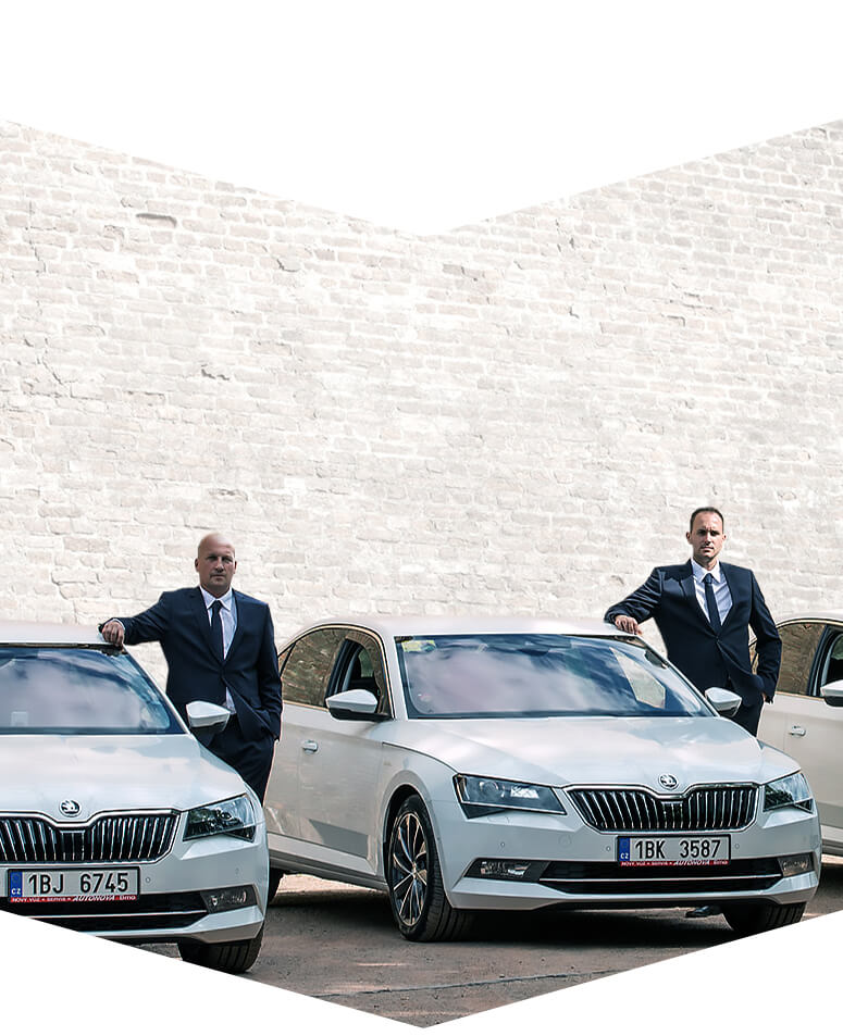 Taxi pro firmy řidiči u vozů