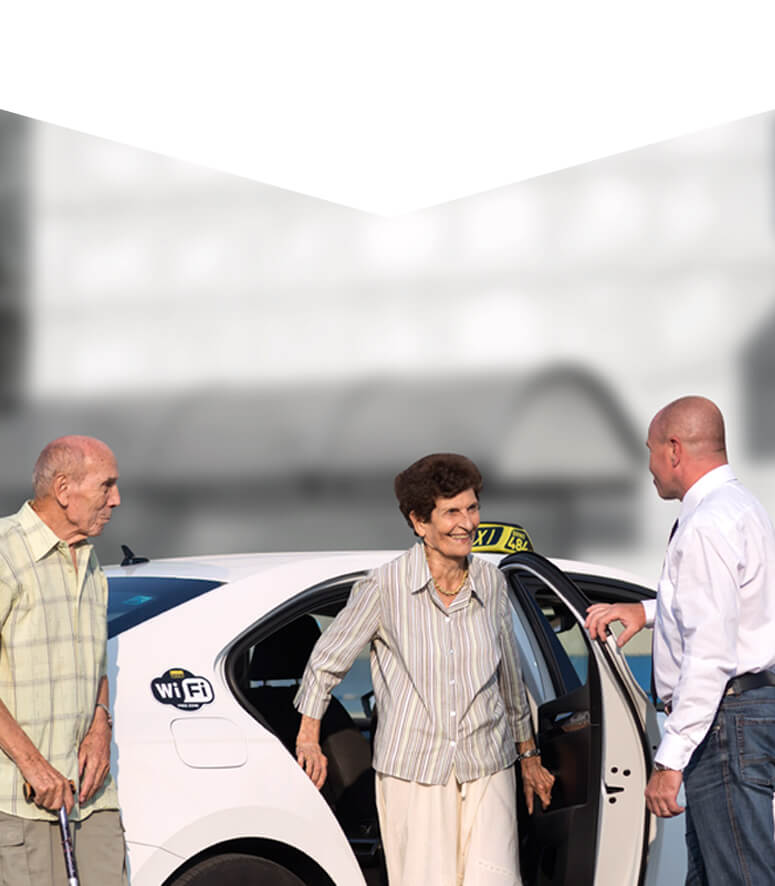 Senior taxi v Brně a výstup pasažerů